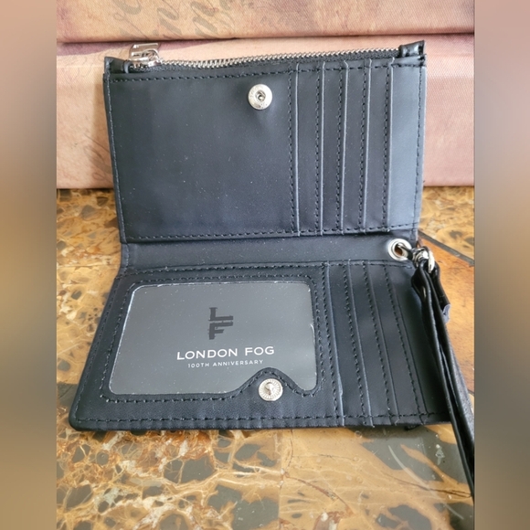 London Fog Black Wristlet - Picture 3 of 4